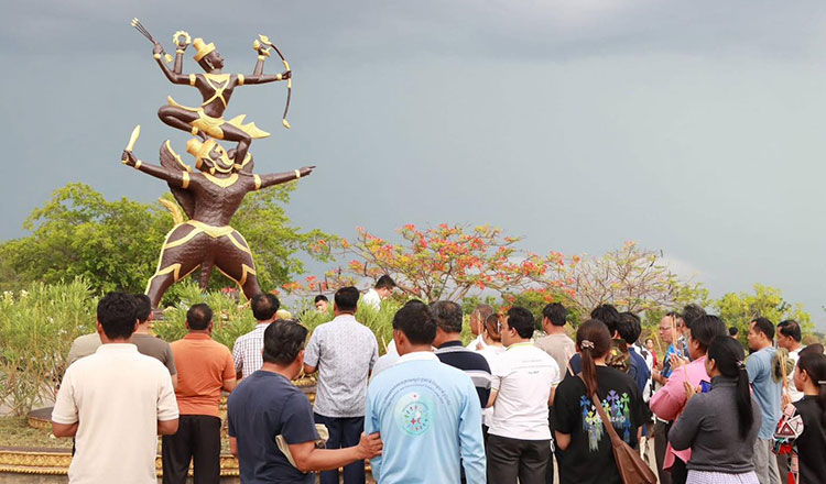 statue